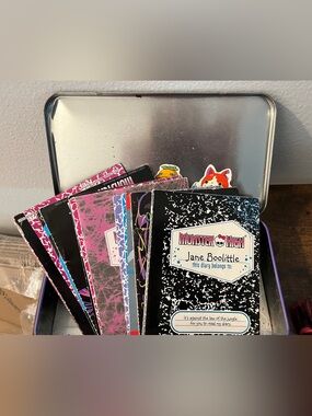 Monster High G1 Mega Lot 16+ Diaries Comics & Cards with Metal Tin Storage